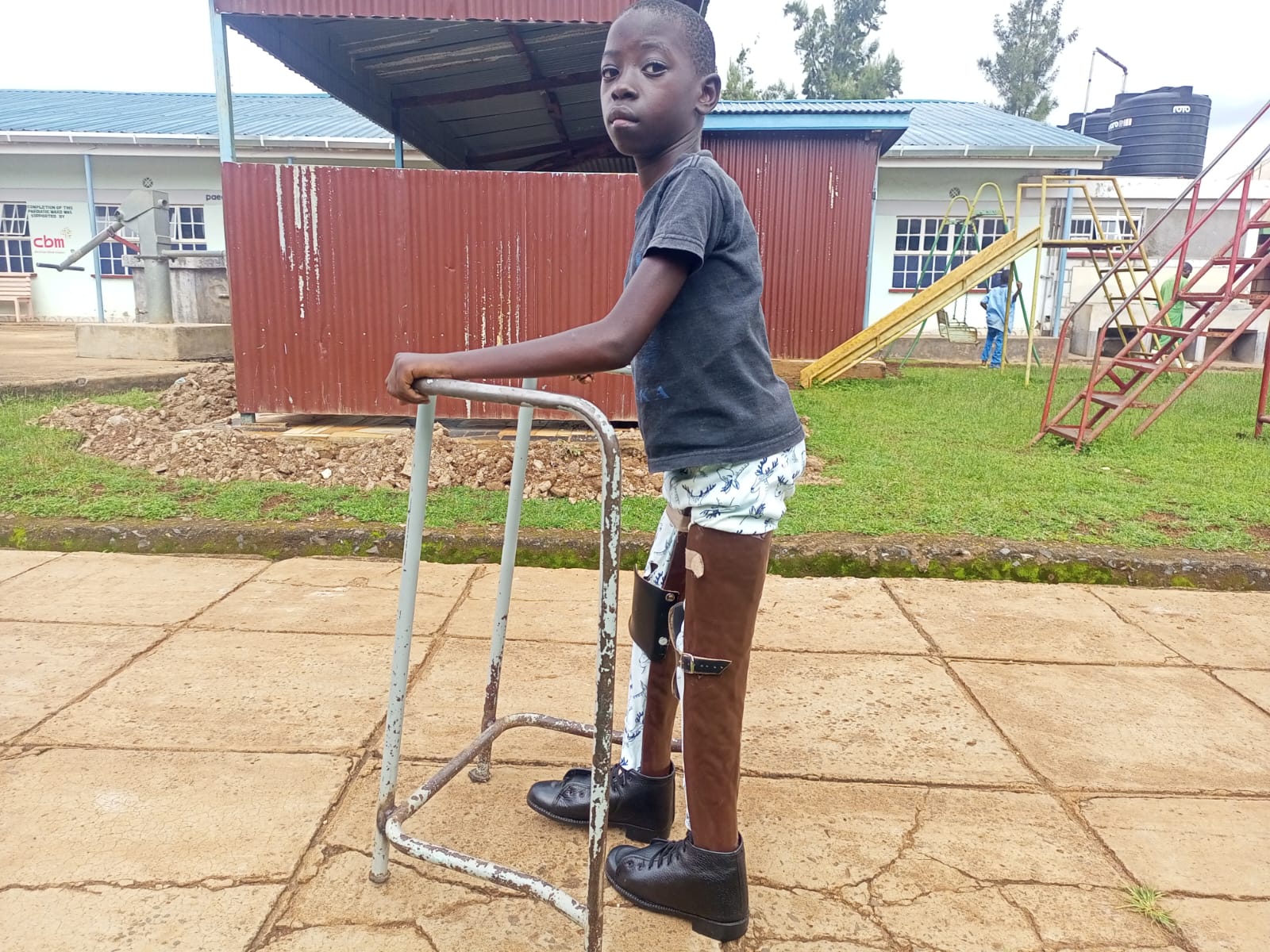 A child on KAFOs exercising using a walking frame